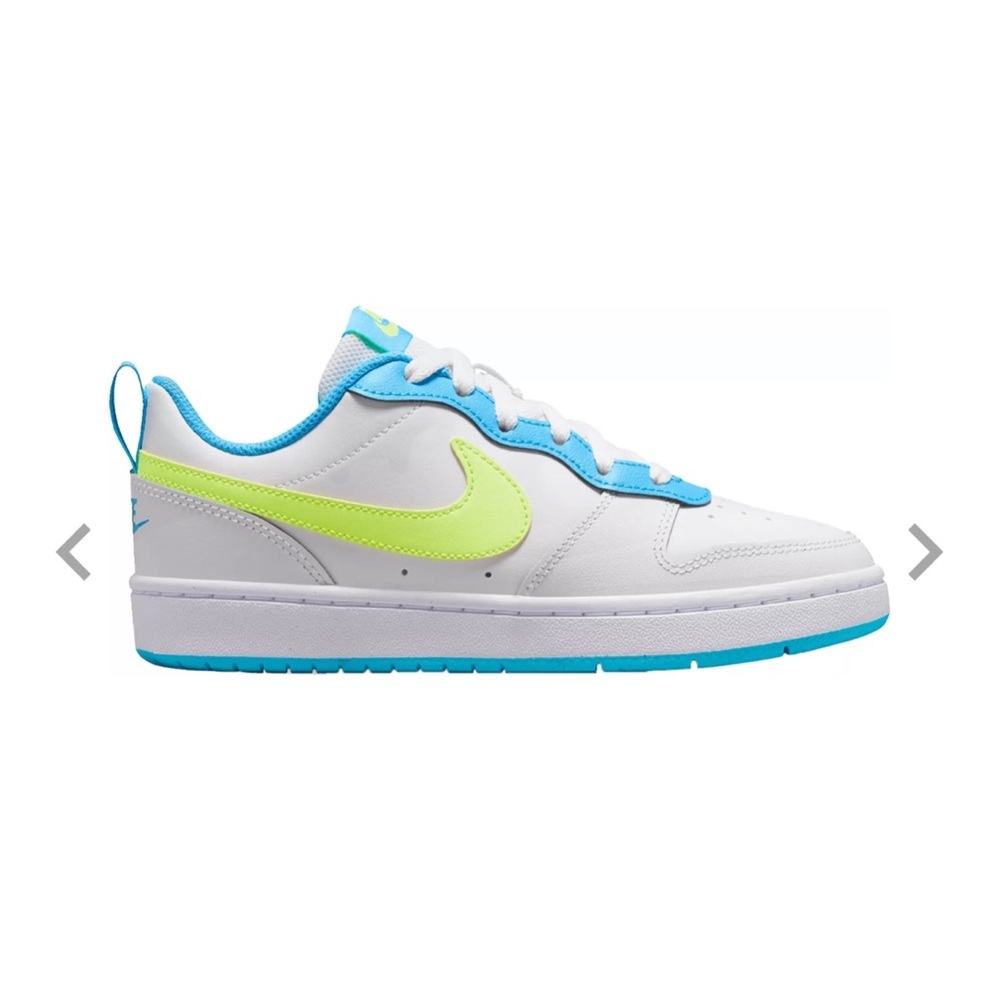 Nike Kids' Grade School Court Borough Low 2 Shoes. size 13.5